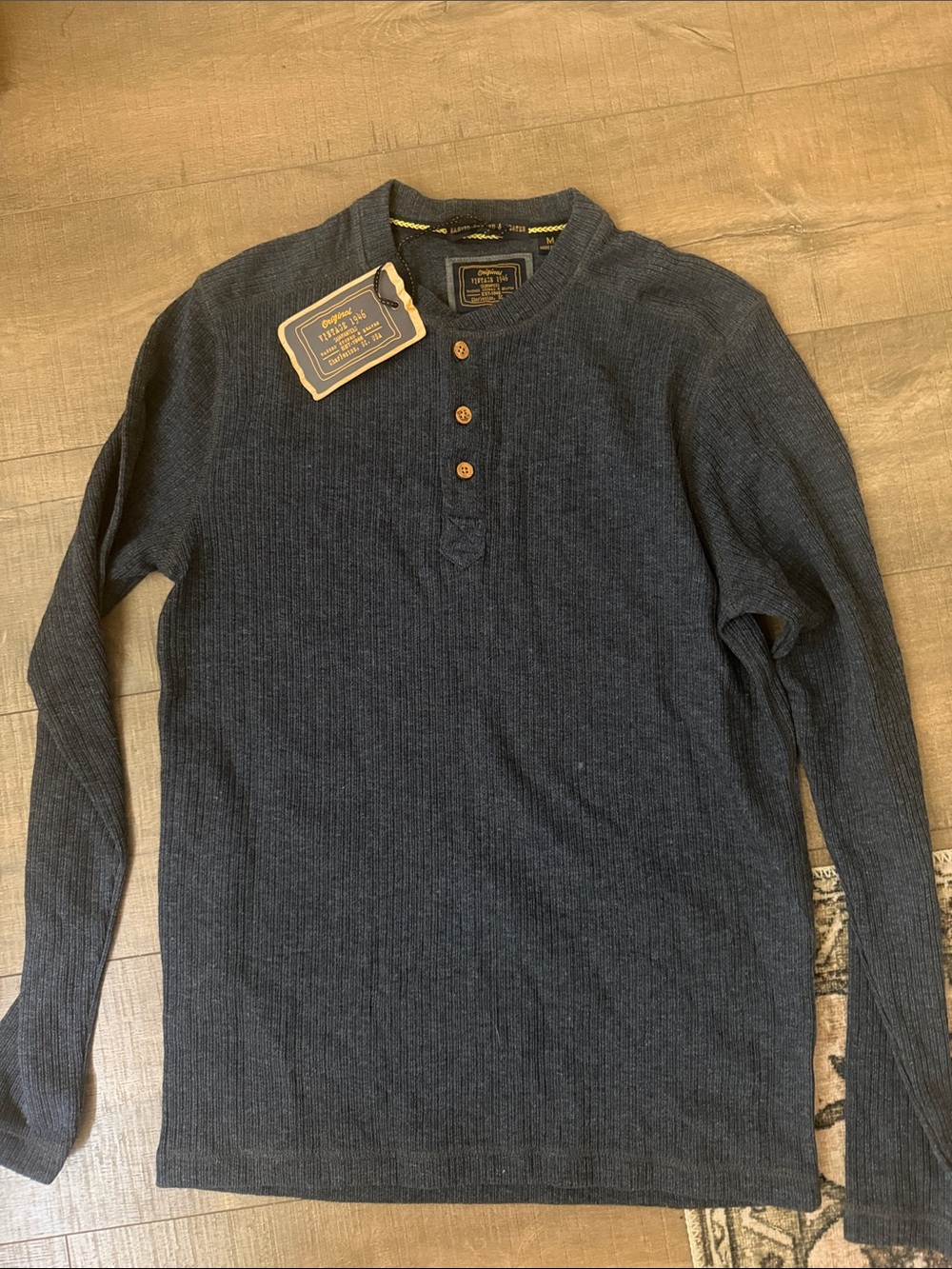 Vintage 1946 Men's Long-Sleeve Henley in Navy Blue